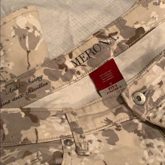 Merona - 🍂🌼 Flower pattern denim pants - Picture 2 of 3